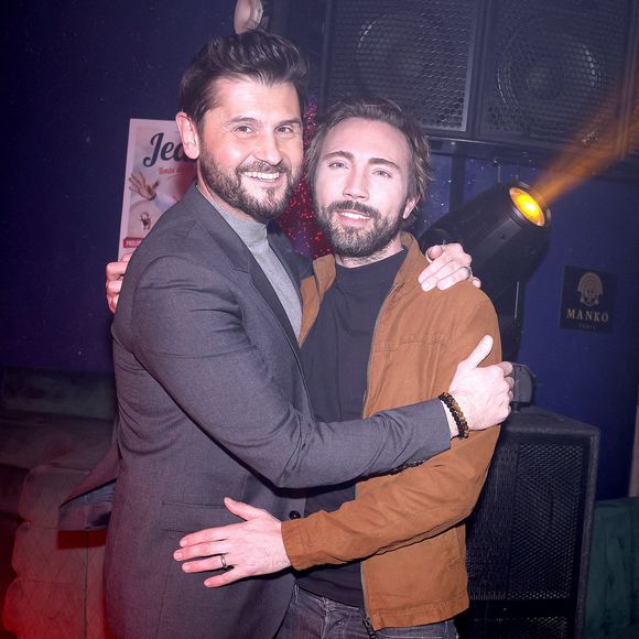 L'animateur a en effet dévoilé des photos de son mariage qui a eu lieu en 2018.

Christophe Beaugrand et son mari Ghislain Gerin à la 150 ème du spectacle "Tombé du ciel" de Jeanfi Janssens à la Comédie des Champs Elysées à Paris le 13 février 2025. Spectacle suivi d'une réception Restaurant Manko.

© Cédric Perrin / Bestimage