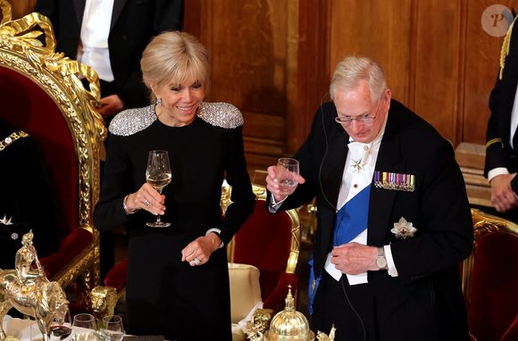 Brigitte Macron, Alastair King, lord maire de Londres lors d’un banquet d’état à Guildhall, Londres le 9 juillet 2025. Le couple présidentiel français est en voyage officiel au Royaume Uni pour trois jours.

© Dominique Jacovides / Bestimage