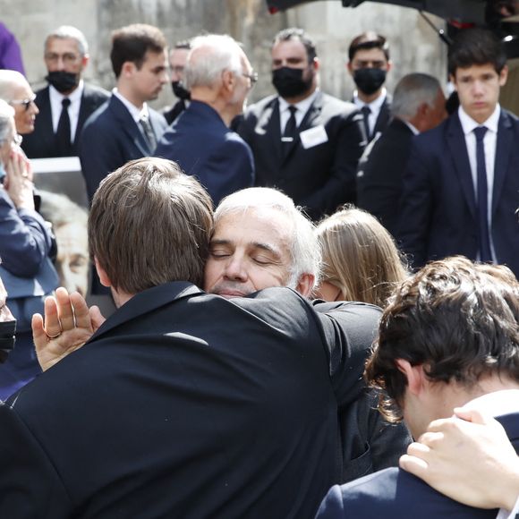 Florence Belmondo, Alessandro Belmondo, Paul Belmondo, Nathalie Tardivel (Natty) - Sorties - Obsèques de Jean-Paul Belmondo en l'église Saint-Germain-des-Prés, à Paris le 10 septembre 2021. © Cyril Moreau / Bestimage