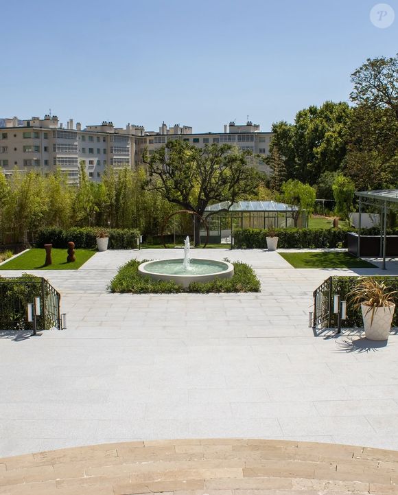 Les visiteurs peuvent découvrir six espaces somptueux, répartis entre l’intérieur et l’extérieur du domaine...

Instagram @pavillonmonticelli @agencebloome