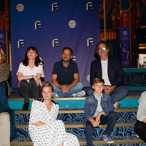 Catherine Alric, Maud Imbert, Benjamin Bellecour and Gregoire Bonnet, (Bottom L-R) Jean-Baptiste Puech, Charlie Bruneau, Alex Terrier, Victor Meutelet - Photocall de "Le Mensonge" lors du Festival de la Fiction TV "Edition spéciale - 3 jours à Paris" aux Folies Bergère à Paris, le 18 septembre 2020. © Christophe Clovis / Bestimage