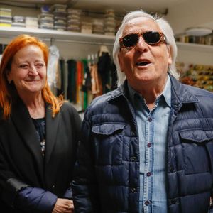 Gilbert Montagné et sa femme Nikole - Gilbert Montagné assite à une représentation spéciale du spectacle "Le Roi Lion" audiodécrite à destination des malvoyants au théâtre Mogador à Paris, France, le 07 juin 2025. © Christophe Clovis / Bestimage