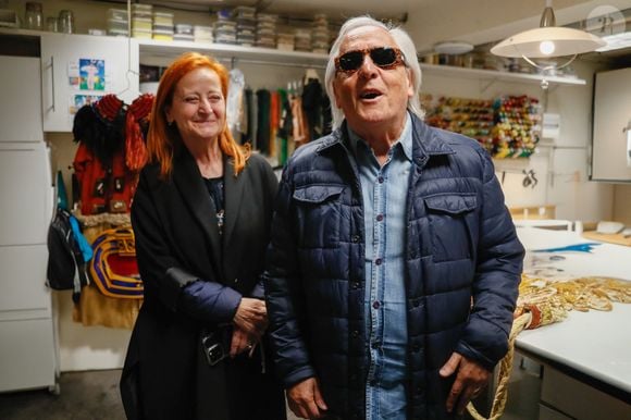 Gilbert Montagné et sa femme Nikole - Gilbert Montagné assite à une représentation spéciale du spectacle "Le Roi Lion" audiodécrite à destination des malvoyants au théâtre Mogador à Paris, France, le 07 juin 2025. © Christophe Clovis / Bestimage