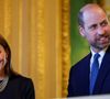 Cette petite attention a suffi à maintenir le protocole sans heurts.

 William, prince de Galles, et Catherine (Kate) Middleton, princesse de Galles, contemplent la "Collection Royale" dans le Salon Vert du château de Windsor, dans le cadre de leur visite officielle au Royaume-Uni. Windsor, le 3 décembre 2025.

Hannah McKay/WPA-Pool/Julien Burton via Bestimage