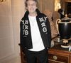 Loin de son quotidien télévisuel, il aime y passer de longues journées à entretenir son jardin.

Jean-Luc Reichmann assiste au Gala des Stethos d'or à l'Hôtel George V, à Paris, France. Photo David Niviere/Abaca