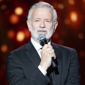 Selon lui, le manque de projets professionnels communs a souvent fragilisé ses couples.

Exclusif - Francis Huster pour les surprises lors de l'enregistrement de l'émission "La Boîte à secrets", présentée par F.Bollaert et diffusée le 2 janvier 2026 sur France 3, dans les studios du Lendit à Saint-Denis, France, le 1er décembre 2025. © Cyril Moreau/Bestimage