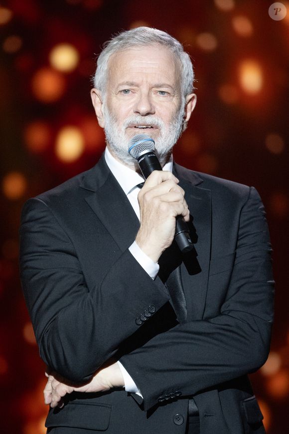 Selon lui, le manque de projets professionnels communs a souvent fragilisé ses couples.

Exclusif - Francis Huster pour les surprises lors de l'enregistrement de l'émission "La Boîte à secrets", présentée par F.Bollaert et diffusée le 2 janvier 2026 sur France 3, dans les studios du Lendit à Saint-Denis, France, le 1er décembre 2025. © Cyril Moreau/Bestimage