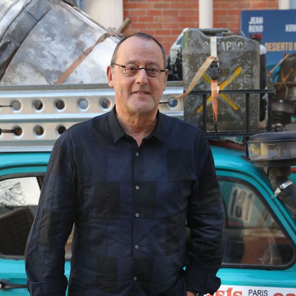Interrogé sur ce lien entre le succès et sa rupture, il reconnaît avoir traversé une phase de déséquilibre : “J’ai perdu le goût. J’avais trop de trop. Il m’a fallu un temps pour redescendre”.


Jean Reno - Photocall du film "4 Latas" à Madrid. Le 27 février 2019