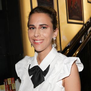 Sarah Saldmann - Semi-exclusif - Avant-Première du documentaire "Notre Guerre" au cinéma le Balzac à Paris le 24 juin 2025. Entre février et avril 2025, B-H Lévy et son co-réalisateur M. Roussel ont sillonné les fronts de Pokrovsk et Soumy, dans l'est de l'Ukraine. Ils ont filmé le quotidien des habitants bombardés par les forces russes terrorisant les civils à la veille de possibles négociations. Ils ont également filmé les combattants de première ligne résistant héroïquement aux forces russes et à leurs mercenaires. Notre Guerre est composé comme un journal de bord rapportant cette expérience.
Mais l'auteur et son coréalisateur filment cette guerre depuis le printemps 2022, et même avant (puisque la guerre commence, en vérité, dès l'invasion de la Crimée, en 2014). Aussi puisent-ils dans leurs archives personnelles pour se remémorer, et rappeler au spectateur, les grandes étapes du premier conflit de grande ampleur, en terre européenne, depuis 1945. © Coadic Guirec/Bestimage