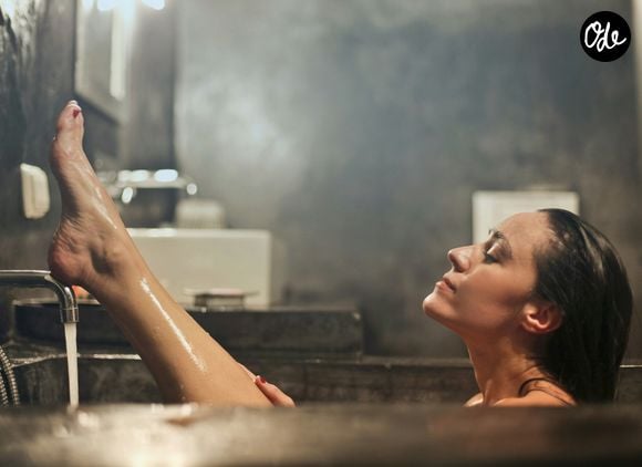 Les habitudes de toilette dépendent de nombreux facteurs : culture, climat, santé de la peau, mode de vie et préférences personnelles.

Photo prise par Bruce Mars / Unsplash