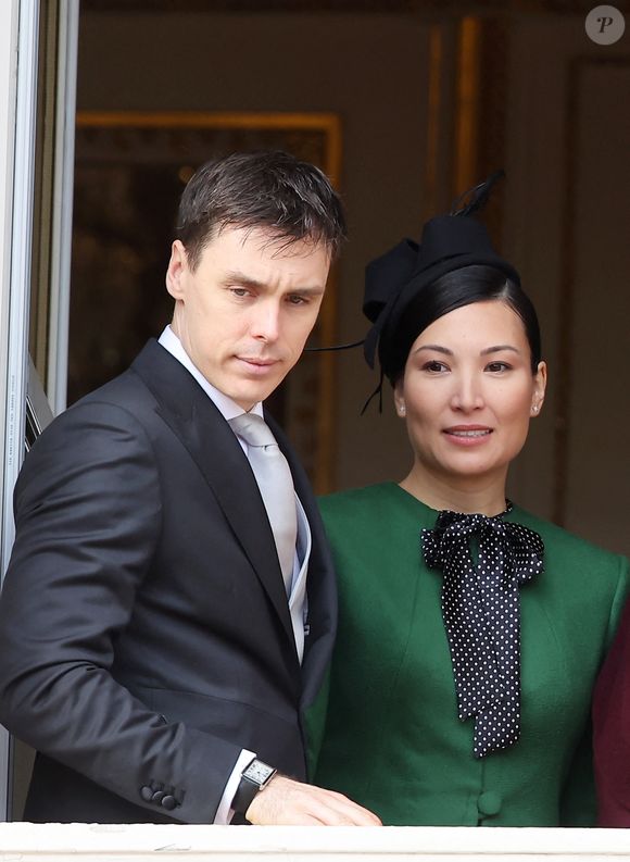 Très proche de sa femme Marie Chevallier, il se dit déterminé à être un père présent pour leurs deux filles.

Louis Ducruet et sa femme Marie Ducruet (Chevallier) - - La famille princière de Monaco au balcon du palais, à l'occasion de la Fête Nationale de Monaco, le 19 novembre 2025. © Dominique Jacovides/Bestimage