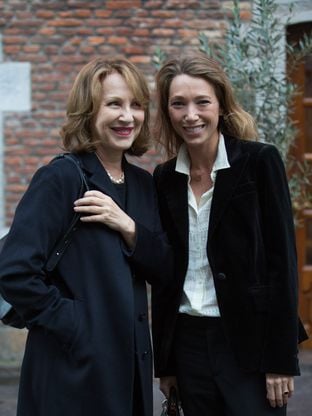 Laura Smet reprend le travail après avoir fait ses adieux à sa mère (PHOTO)