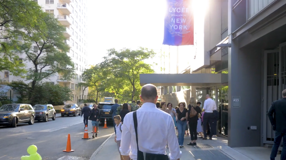 Lycée français de New York à 43 600 euros l'année : ces personnalités et enfants de stars ont intégré cette école d'exception