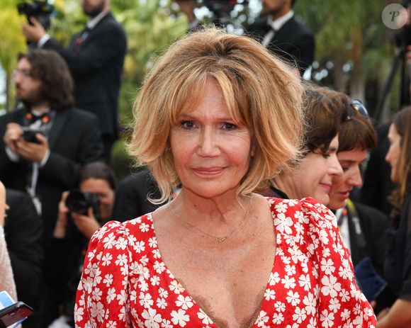 Clémentine Célarié - Montée des marches du film « Top Gun : Maverick » lors du 75ème Festival International du Film de Cannes.
© Rachid Bellak / Bestimage