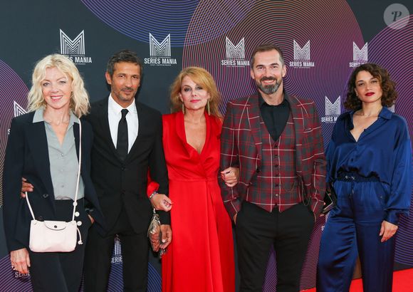 Heureusement, il n'est pour l'heure pas question que le comédien quitte la série.

Luce Mouchel, Kamel Belgazhi, Ariane Séguillon, Franck Monsigny, Honorine Magnier - Photocall de la cérémonie d'ouverture du Festival Series Mania à Lille, qui se tient du 26 août au 2 septembre. Le 26 août 2021