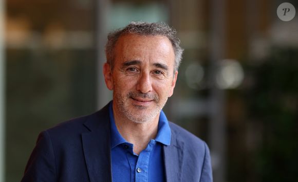 Elie Semoun - Les célébrités au village lors des Internationaux de France de Tennis de Roland Garros le 1er juin 2025. © Dominique Jacovides / Bestimage