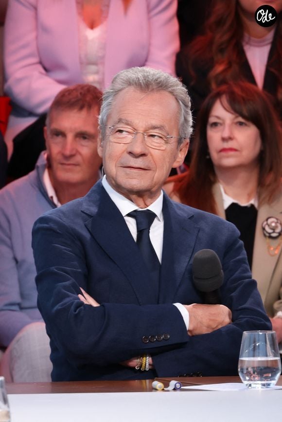 Michel Denisot, qui l’a connu à cette époque lorsqu’il était président du PSG, estime qu’il était alors « plus réservé » qu’aujourd’hui.

Exclusif - Michel Denisot - Plateau de l'émission "C à vous" lors du 79ème Festival International du Film de Cannes le 14 mai 2026. © Jack Tribeca / Bestimage