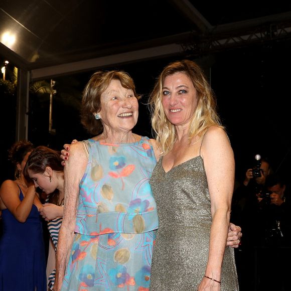 Valeria Bruni Tedeschi et sa mère Marisa Borini - Descente des marches du film "Les Amandiers (Forever Young)" lors du 75ème Festival International du Film de Cannes, le 22 mai 2022/
© Dominique Jacovides / Bestimage