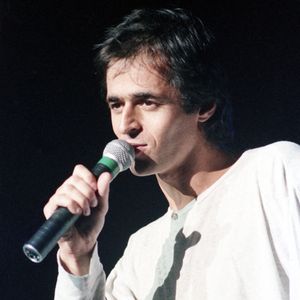Mais ce que l'on sait moins, c'est que Sirima Wiratunga avait un fils avec cet homme. 

Photo d'archive non datée de Jean-Jacques Goldman. Photo par APS-Medias/ABACAPRESS.COM