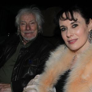 L’émotion était palpable lorsque l’artiste prit la parole devant l’assemblée, livrant un discours d’une rare sincérité

Exclusif - Hugues Aufray et sa femme Murielle - Hugues Aufray reçoit la médaille Grand Vermeil de la ville des mains d'Anne Hidalgo, à l'hôtel de ville de Paris le 18 décembre 2025. © Philippe Baldini/Bestimage