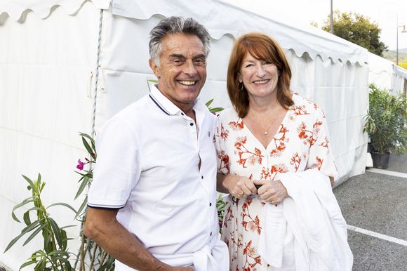 Exclusif - Gérard Holtz et sa femme, Muriel Mayette-Holtz - People assistent au spectacle de Gad Elmaleh le premier jour de l'ouverture du Festival de Ramatuelle le 31 juillet 2021. La soirée s'est ensuite terminée par un dîner dans un restaurant de la plage Tahiti. © Cyril Bruneau/Festival de Ramatuelle/Bestimage