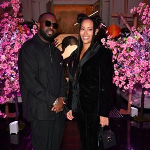 Gims et sa femme DemDem lors de la remise d'un double disque de diamant à Gims à la galerie Bourbon à Paris, le 4 octobre 2021.

© Veeren Ramsamy / Bestimage