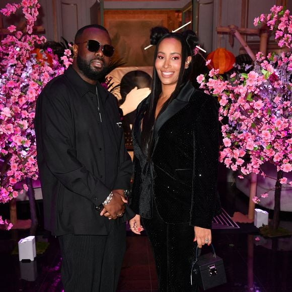 Gims et sa femme DemDem lors de la remise d'un double disque de diamant à Gims à la galerie Bourbon à Paris, le 4 octobre 2021.

© Veeren Ramsamy / Bestimage