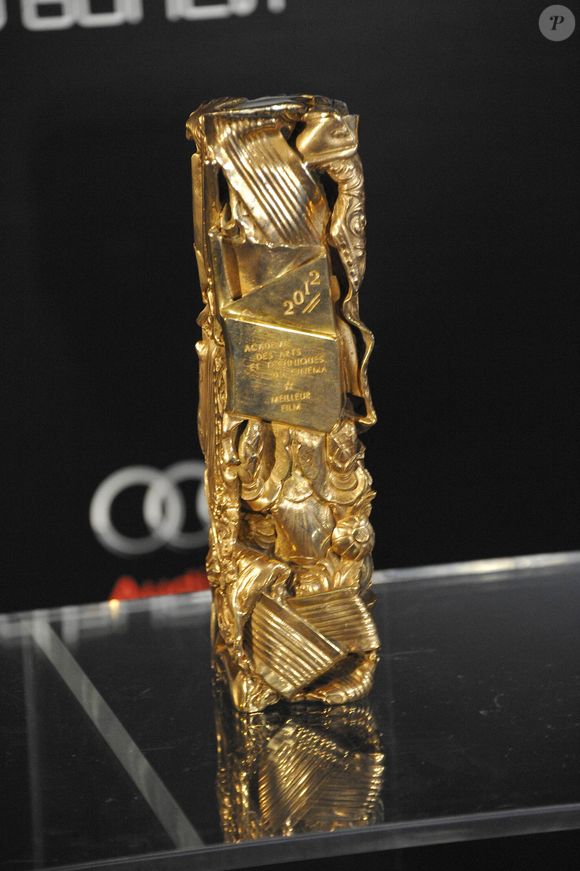 Mais ces dernières heures, l'Académie des César a fait une annonce ce lundi 27 janvier 2025  : son départ de X (ancien Twitter)
Le trophée des César. © Agence / Bestimage