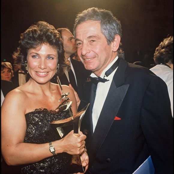 Tous deux sont le fruit de ses amours avec son premier mari, Ivan Levaï

Archives – Anne Sinclair et son mari Ivan Levaï lors de la soirée des "7 d’Or" en 1988. Bestimage