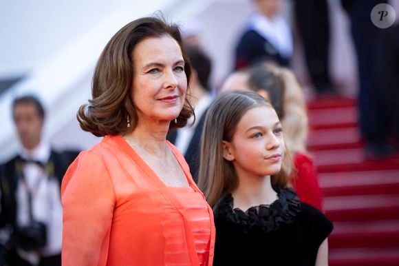 Carole Bouquet et sa petite-fille Darya Rassam - Montée des marches du film « Le comte de Monte-Cristo » lors du 77ème Festival International du Film de Cannes, au Palais des Festivals à Cannes. Le 22 mai 2024
© Olivier Borde / Bestimage
