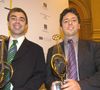 Et ont donc naturellement beaucoup à apprendre aux entrepreneurs de demain.
Le prix de l'innovation de la fondation Huglielmo Marconi dans la grande salle Santa Lucia de l'université de Bologne, le 8 octobre 2004. Larry Page et Sergey Brin, fondateurs de Google, avec le trophée. Photo de Gabriele Guerra/Grazia Neri/ABACA.