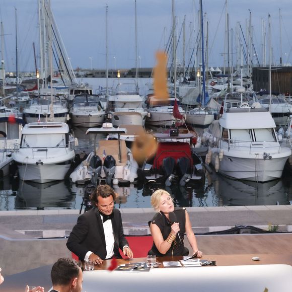Exclusif - Mohamed Bouhafsi, Celine Salette, Samuel Lebihan, Charlotte Le Bon, Anne-Elisabeth Lemoine, Patrick Cohen, Santa, Bertrand Chameroy, Pierre Lescure sur le plateau de l'émission "C à vous" lors du 77ème Festival International du Film de Cannes (14 - 25 mai 2024), le 24 mai 2024. 
© Jack Tribeca / Bestimage
