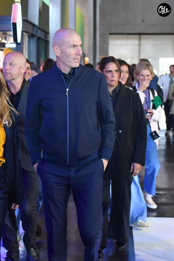 Le sélectionneur de l'équipe de France de football Zinedine Zidane assiste au Mondial de l’auto 2026 au Paris Expo · Porte de Versailles à Paris, FRance, le 12 octobre 2026. © Alexandre Fay/PixPlanete/Bestimage