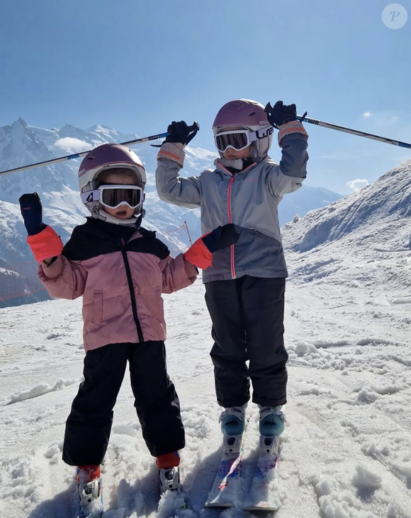Diane Chatelet en vacances à la montagne en famille, avec son mari et leurs deux filles - Instagram
