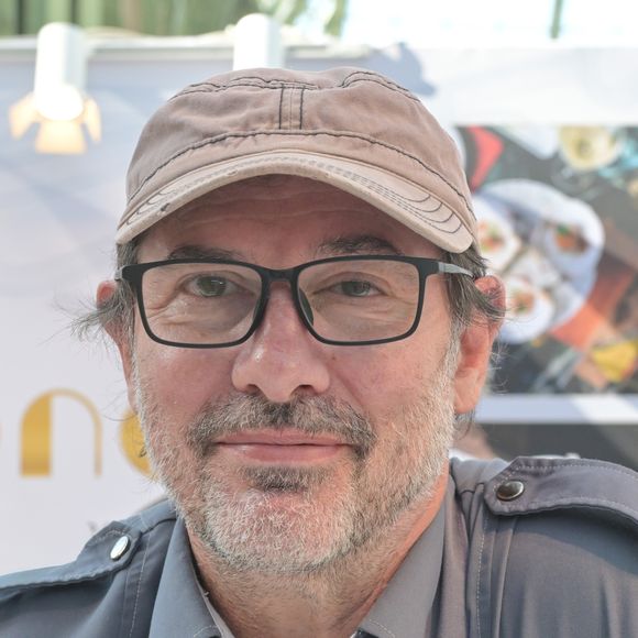 Dans un entretien accordé au compte Instagram "Les Codes du Luxe" ce lundi 22 juin 2026, il révèle avoir été "ruiné quatre fois dans sa vie".

Paul Pairet lors de l'inauguration de la 11ème édition du festival gastronomique "Taste" au Grand Palais à Paris le 21 mai 2026. © Alexandre Fay/PixPlanete/Bestimage