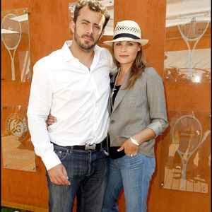 et leurs deux enfants Tom et Léo, nés respectivement en 2014 et en 2015. 

Thierry Ascione et Mélanie Maudran en 2010 à Roland-Garros.
RINDOFF-JACOVIDES / BESTIMAGE