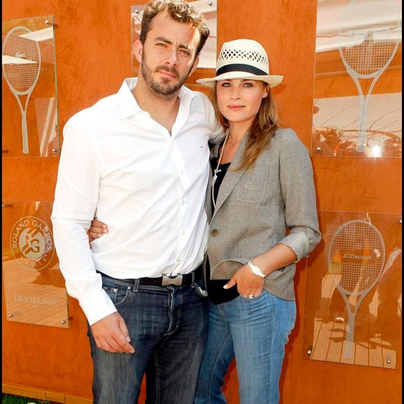 et leurs deux enfants Tom et Léo, nés respectivement en 2014 et en 2015. 

Thierry Ascione et Mélanie Maudran en 2010 à Roland-Garros.
RINDOFF-JACOVIDES / BESTIMAGE