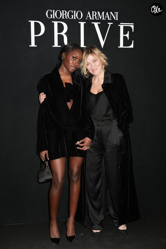 Oumy Bruni-Garrell et Valeria Bruni Tedeschi assistent au défilé Giorgio Armani Prive Haute Couture Printemps/Été 2026 dans le cadre de la Semaine de la mode de Paris le 27 janvier 2026 à Paris, France. © Lucia Sabatelli / Bestimage