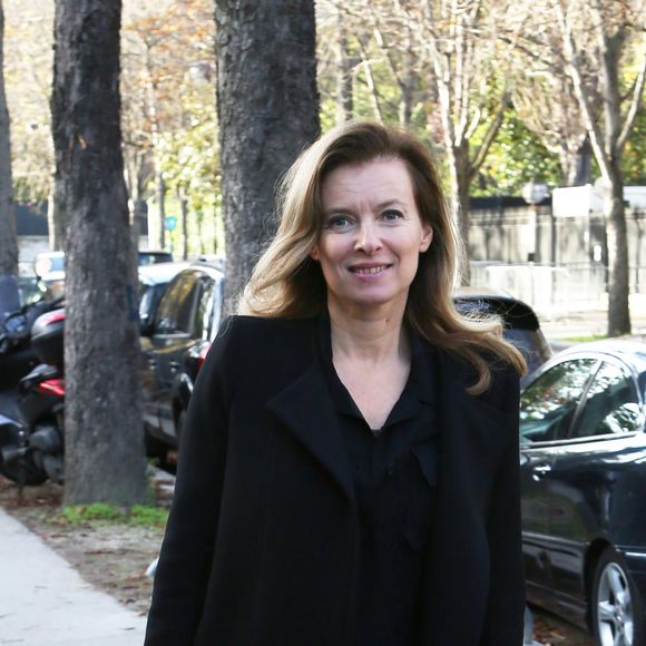 Exclusif - Valerie Trierweiler se promene avec son fils cadet Leonard avenue Gabriel pres du Studio Gabriel a Paris le 23 octobre 2013.
Crédit : Agence / Bestimage