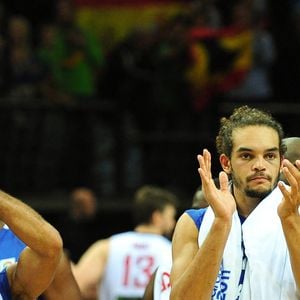 Tony Parker possède par ailleurs un haras dans le Calvados et un domaine viticole près d’Avignon, qui vient de lui valoir le titre de personnalité de l’année 2026 de La Revue du vin de France.

Les Français Tony Parker et Joakim Noah lors de la finale du Championnat d'Europe de basket-ball masculin opposant l'Espagne à la France à Kaunas, en Lituanie, le 18 septembre 2011. Photo de Christophe Guibbaud/ABACAPRESS.COM
