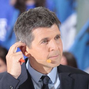Il a quitté l'antenne les larmes aux yeux sur une chanson de Jean-Jacques Goldman.

Les porte-drapeaux pour les Jeux Olympiques et Paralympiques de Paris 2024 au Journal télévisé de France 2 en présence de Thomas Sotto à Paris, France, le 12 juillet 2024. © Jonathan Rebboah /Panoramic/Bestimage