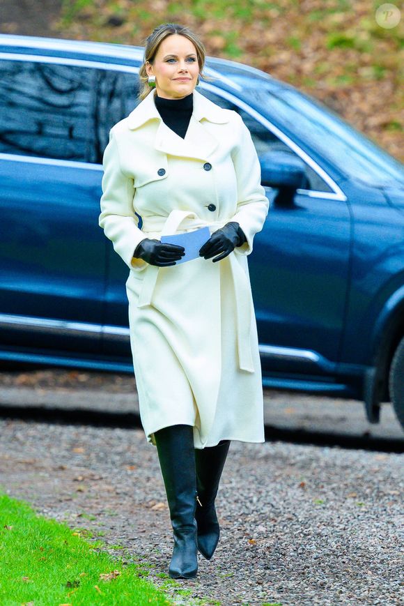 citée la veille dans les courriels de l'affaire Epstein...

Princesse Sofia (La princesse Sofia "Hellqvist" de Suède), Célébration du 200ème anniversaire du vase de Rosendal dans le parc du palais de Rosendal sur Djurgården à Stockholm, Suède, 3 décembre 2025. 

Photo : Dana Press / Bestimage