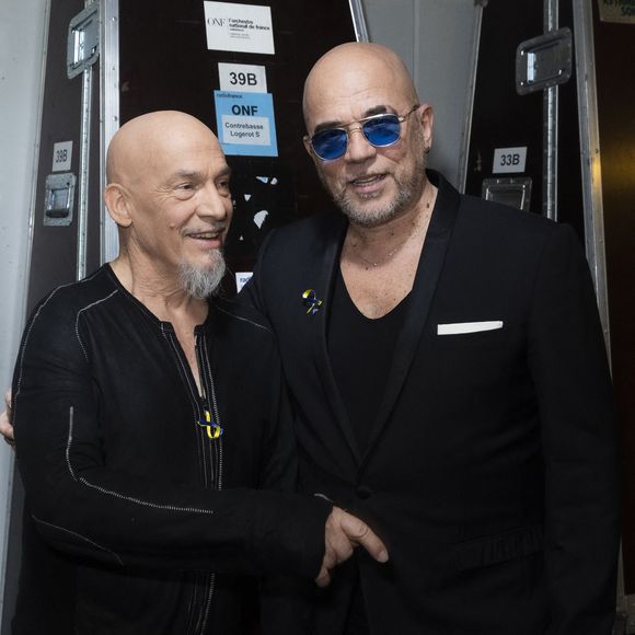 Exclusif - Florent Pagny, Pascal Obispo  - Backstage de l'émission spéciale "Unis pour l'Ukraine" à la Maison de la Radio et de la Musique, diffusée en direct sur France 2 et présentée par Nagui et Leïla.Kaddour à Paris le 8 mars 2022© Cyril Moreau / Jack Tribeca / Bestimage