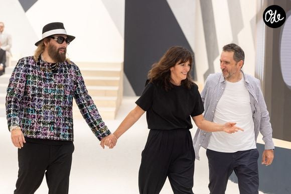 Sébastien Tellier, Virginie Viard et Xavier Veilhan lors du défilé 2 de mode Haute-Couture automne-hiver 2022-2023 "Chanel" à Paris, France, le 5 juillet 2022.

© Olivier Borde/Bestimage