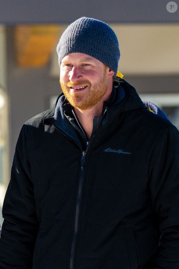 Le prince Harry, duc de Sussex et Meghan Markle, duchesse de Sussex, en visite au camp d'entrainement des athlètes des Invictus Games 2024 à Whistler en Colombie Britannique, le 14 février 2024. (Backgrid USA / Bestimage).
