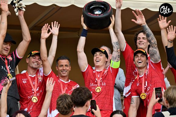 Louis Ducruet (président des Barbagiuans), le capitaine des Barbagiuans, entouré par son équipe, lors du match de football caritatif au stade Louis II de Monaco opposant les Barbagiuans aux pilotes de l'équipe Nazionale Piloti dans le cadre de la "Racing Stars Football Cup" le 3 juin 2026.


© Bruno Bebert / Bestimage