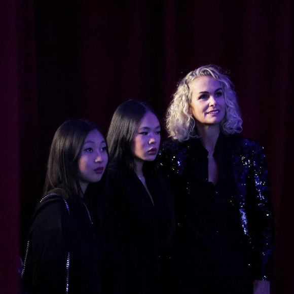 Exclusif - Laeticia Hallyday et ses filles Joy et Jade - Vernissage de l'exposition "Johnny Hallyday, l'exposition" au Palais des Expositions à Paris. Le 21 décembre 2023
© Dominique Jacovides / Bestimage