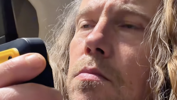 "Papa, je t'aime" : Julien Doré partage une vidéo avec son fils de 4 ans