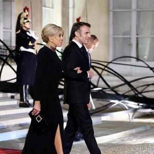 Brigitte et Emmanuel Macron - Dîner d'Etat en l'honneur de Bola Tinubu, Président de la République fédérale du Nigéria et de sa femme Oluremi Tinubu  au Palais de l'Elysée à Paris le 28 Novembre 2024. © Dominique Jacovides/Bestimage