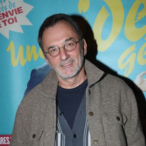 Frédéric Lopez fait le succès de son émission "Un dimanche à la campagne". 

Exclusif - Frédéric Lopez - Célébrités à la 600ème de la Pièce « Une idée géniale » au Théâtre des Variétés à Paris, France. 
© Bertrand Rindoff / Bestimage